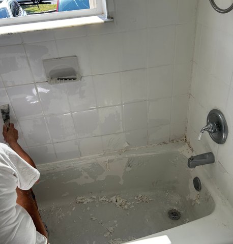 Bathtub reglazing in action — professional coating applied